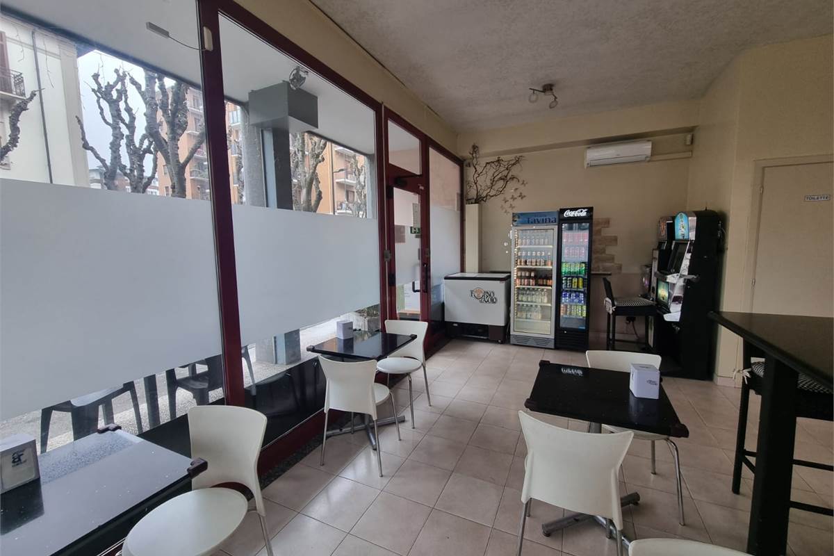 Attività di bar con spazio esterno