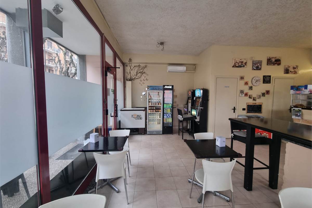 Attività di bar con spazio esterno