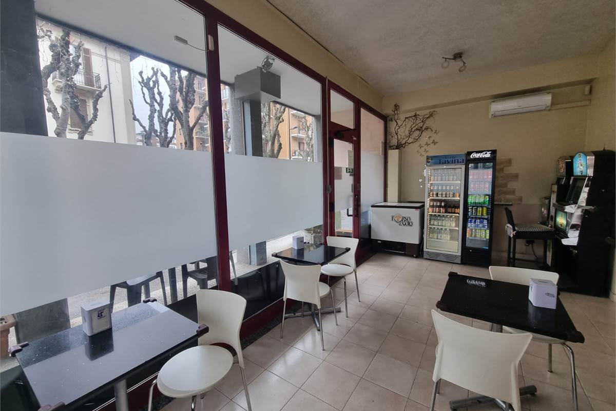 Attività di bar con spazio esterno