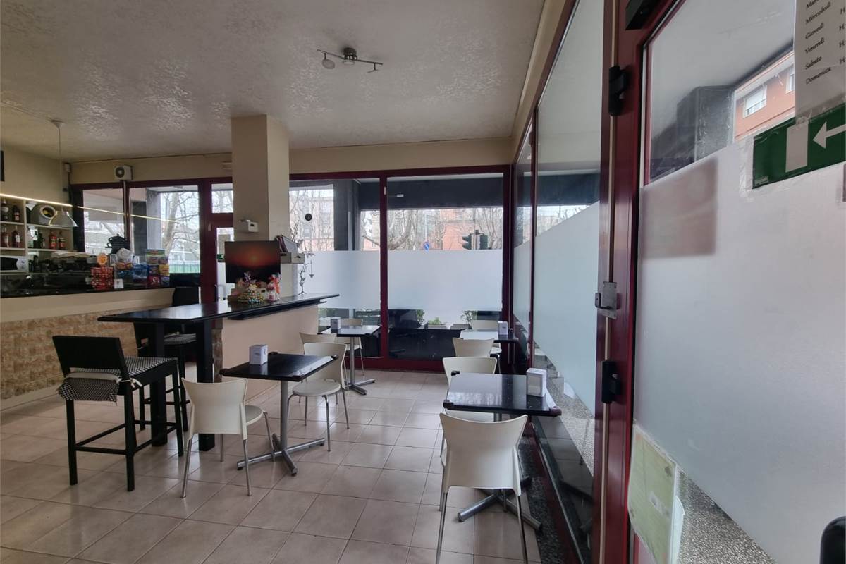Attività di bar con spazio esterno
