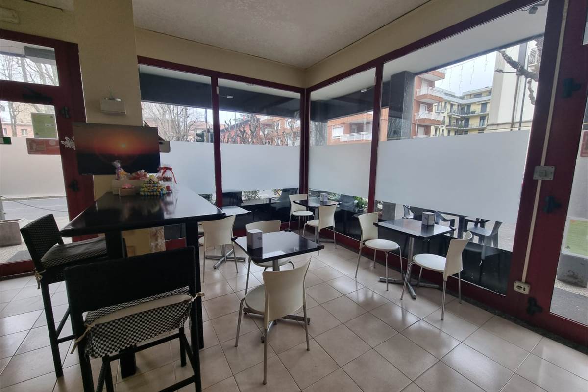 Attività di bar con spazio esterno