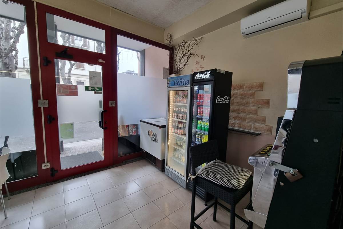 Attività di bar con spazio esterno