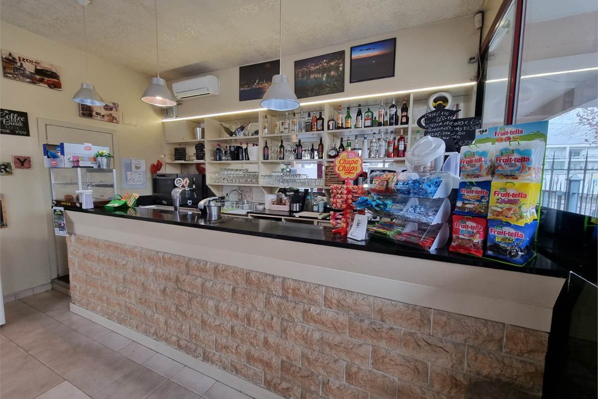 Attività di bar con spazio esterno
