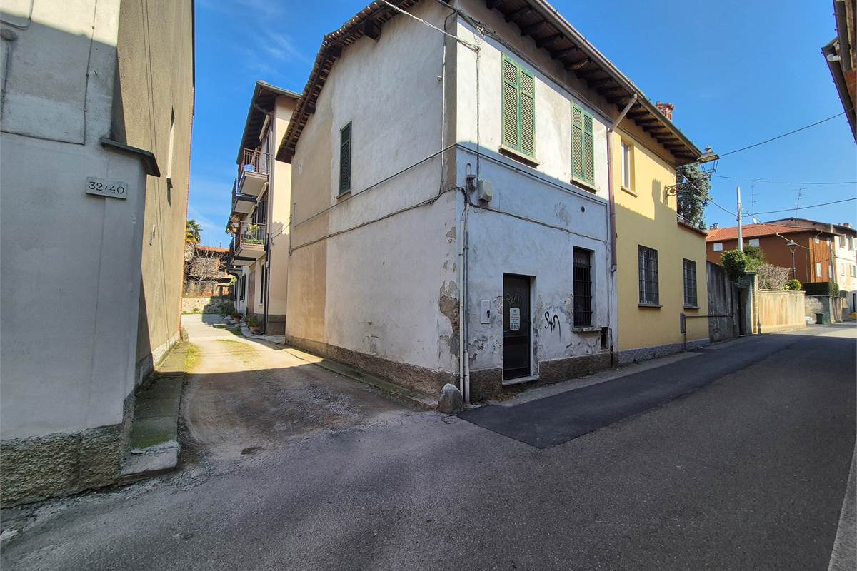 Rustico Ufficio su due livelli a Lomazzo