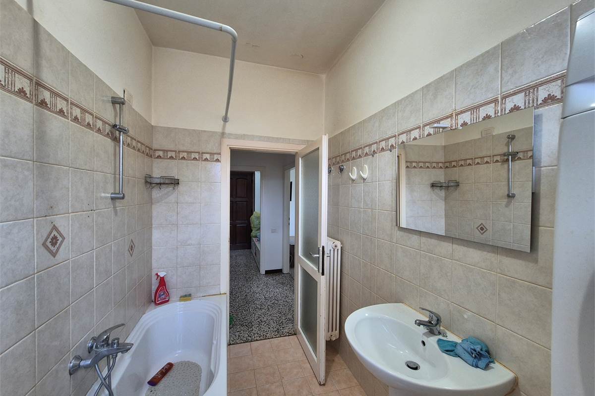 Trilocale con cantina a Lurate Caccivio