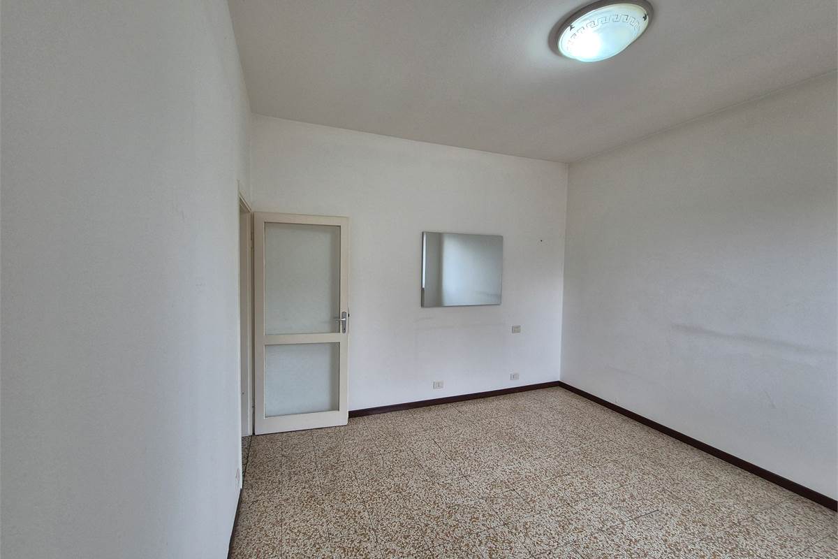 Trilocale con cantina a Lurate Caccivio