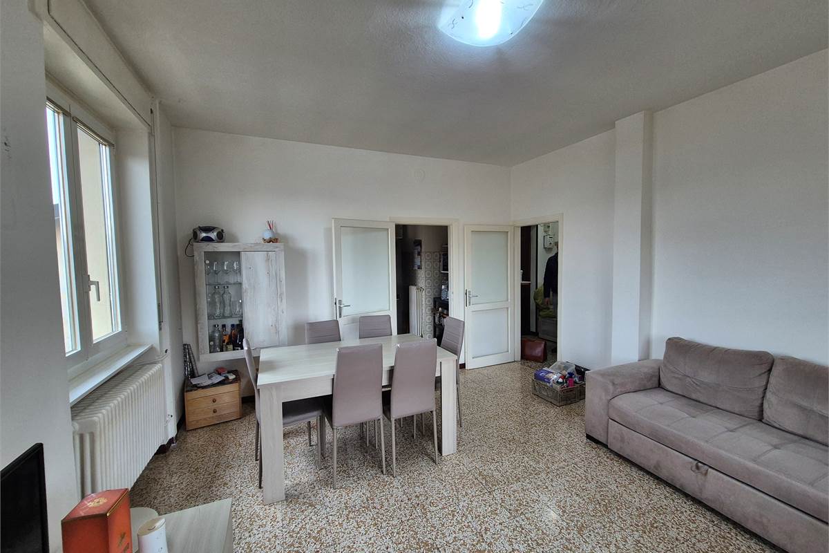 Trilocale con cantina a Lurate Caccivio