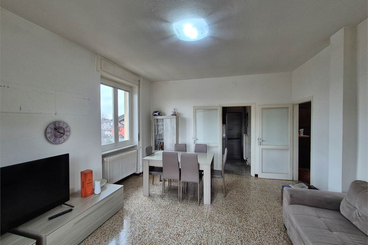 Trilocale con cantina a Lurate Caccivio