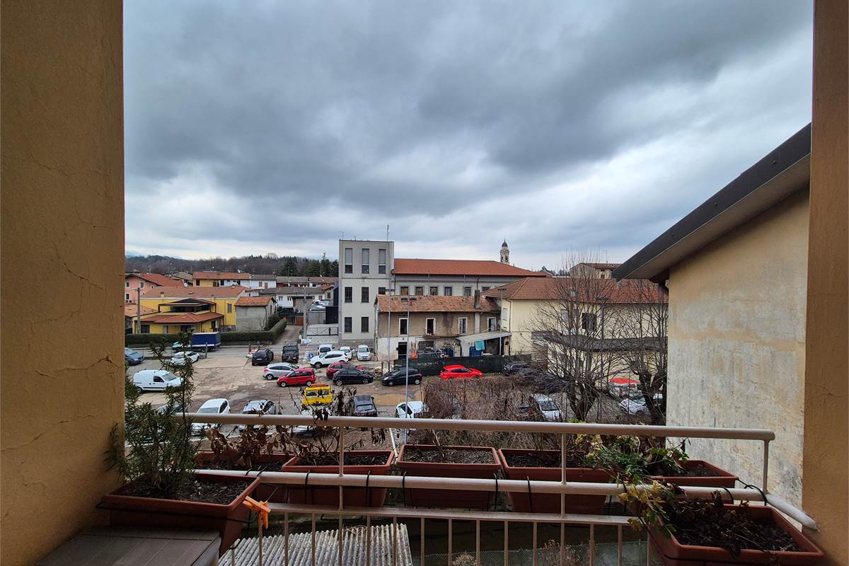 Trilocale con cantina a Lurate Caccivio
