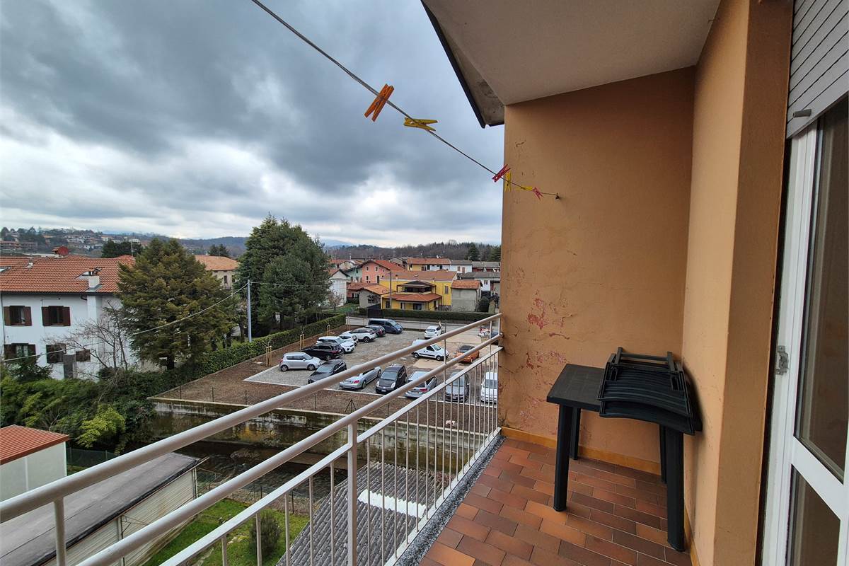 Trilocale con cantina a Lurate Caccivio