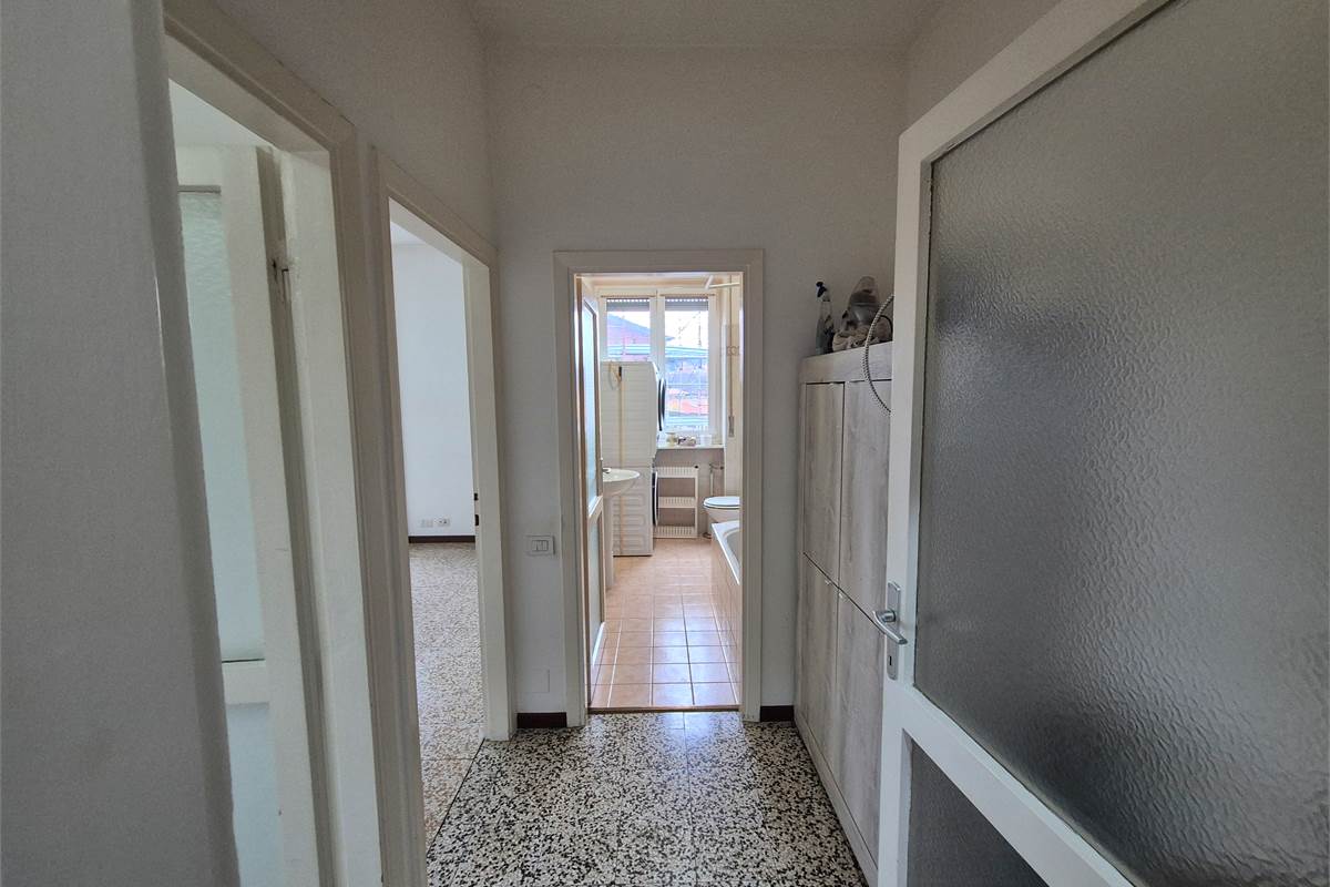 Trilocale con cantina a Lurate Caccivio