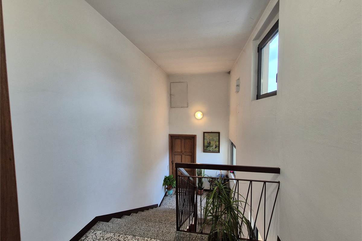 Trilocale con cantina a Lurate Caccivio