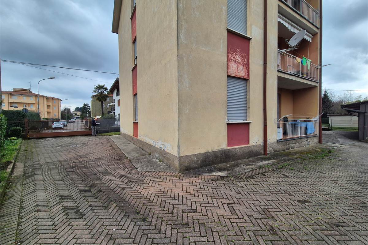 Trilocale con cantina a Lurate Caccivio