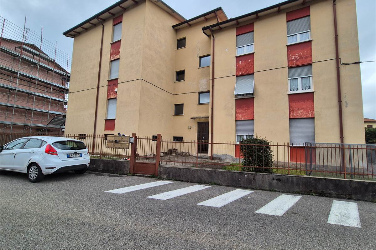 Trilocale con cantina a Lurate Caccivio
