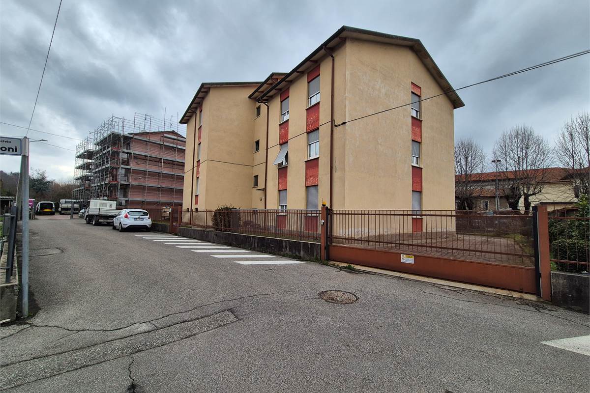 Trilocale con cantina a Lurate Caccivio