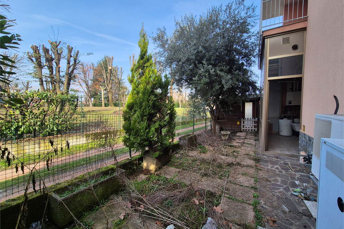 Grande negozio in vendita a Bregnano 