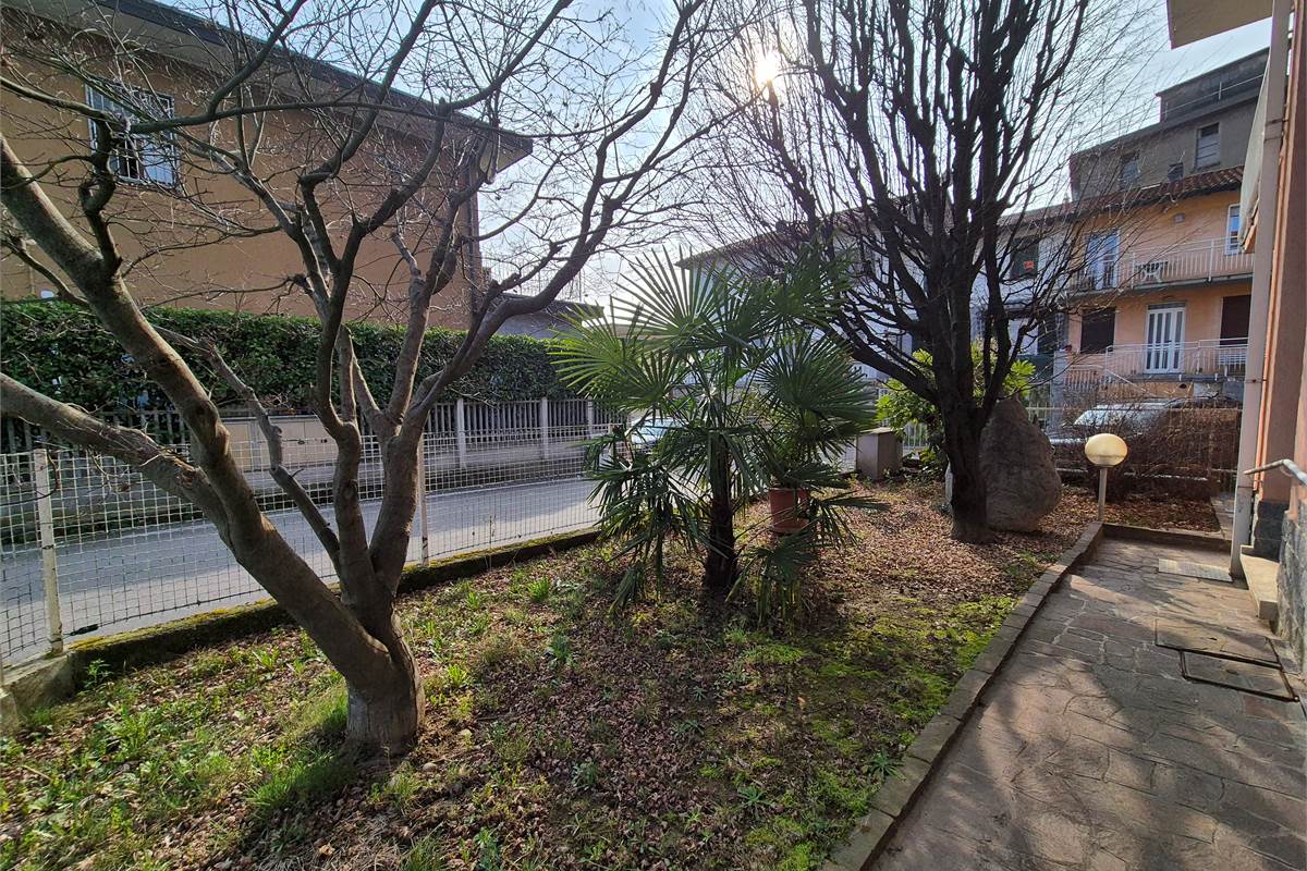 Trilocale indipendente con giardino e box