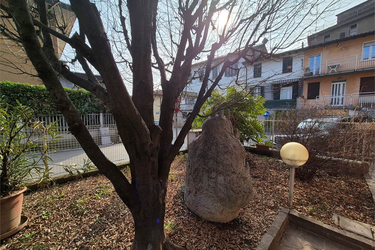 Trilocale indipendente con giardino e box