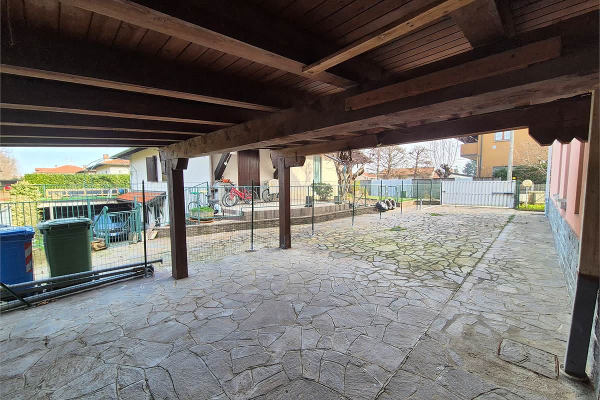 Trilocale indipendente con giardino e box
