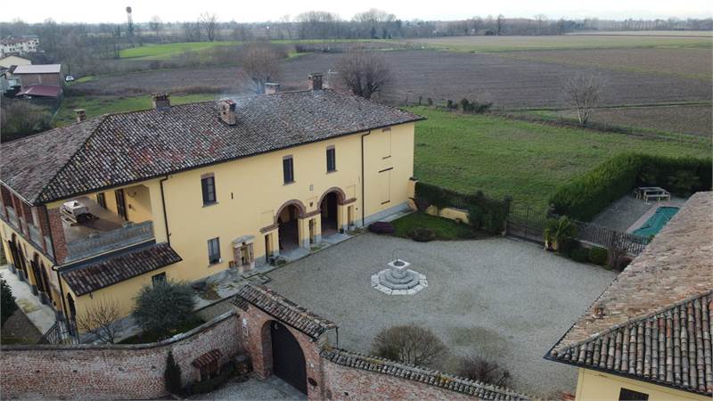 VENDESI VILLA QUATTROCENTESCA