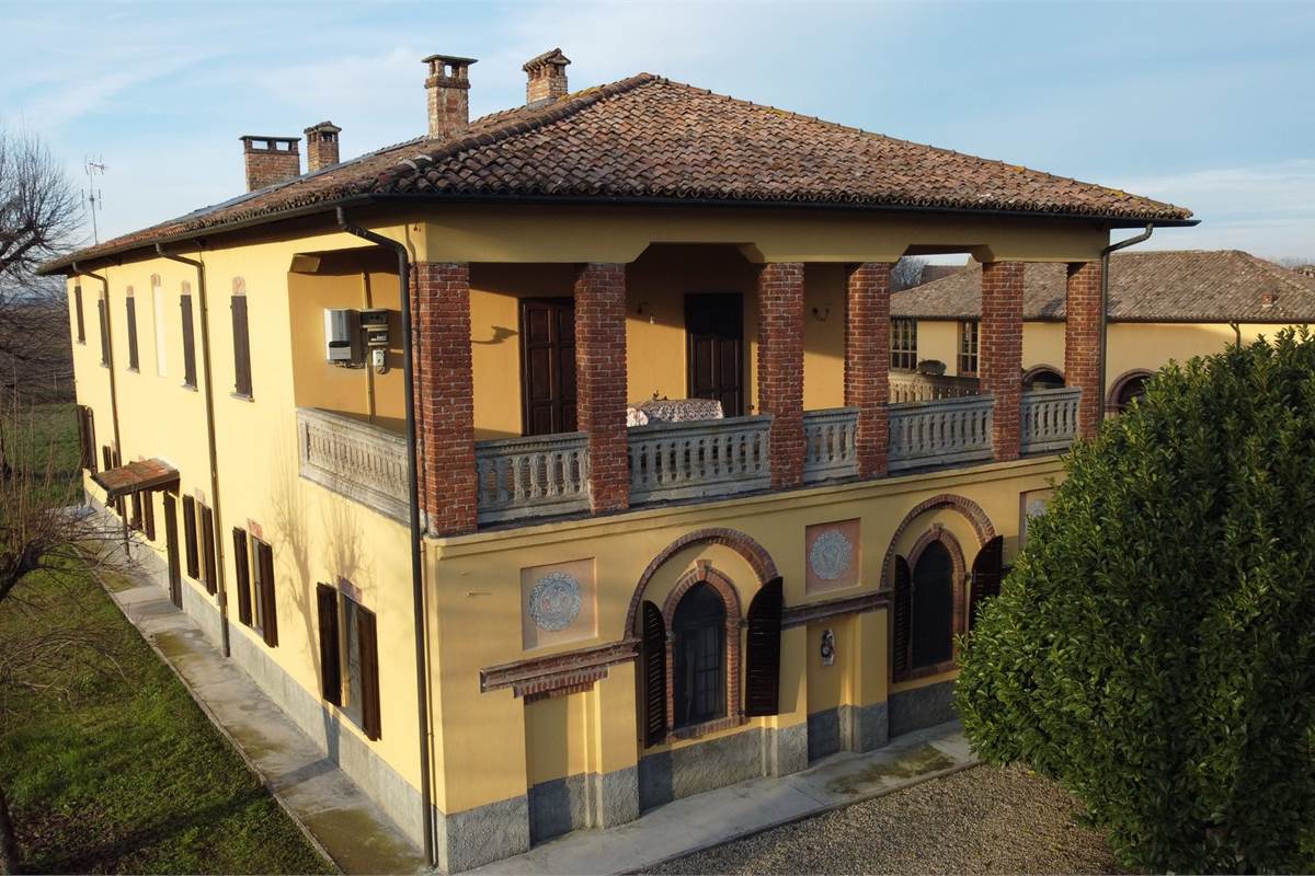 VENDESI VILLA QUATTROCENTESCA