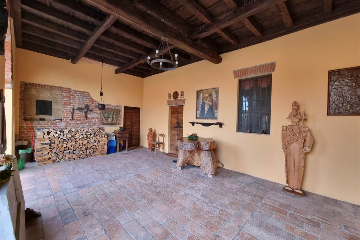 VENDESI VILLA QUATTROCENTESCA