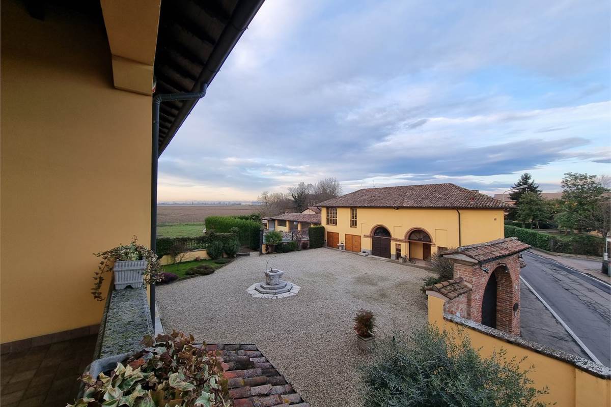VENDESI VILLA QUATTROCENTESCA