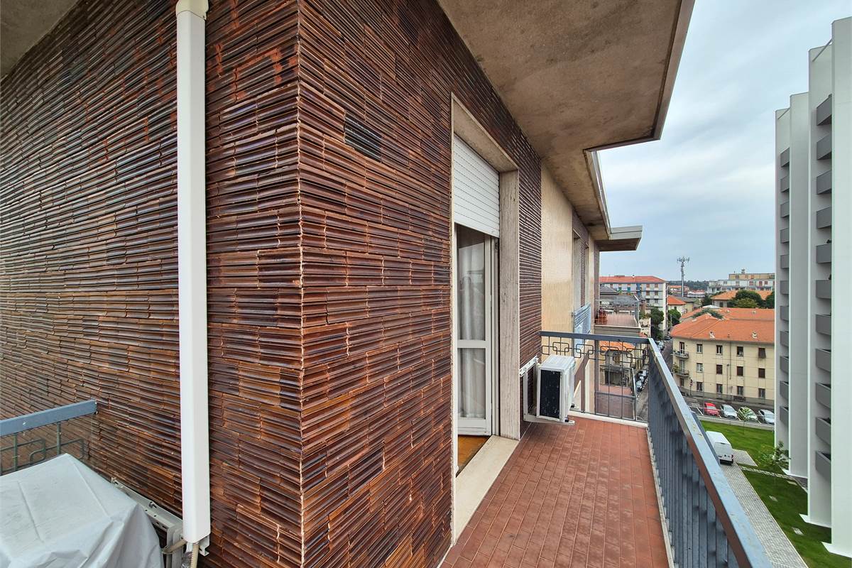 Trilocale a Saronno con grande terrazzo