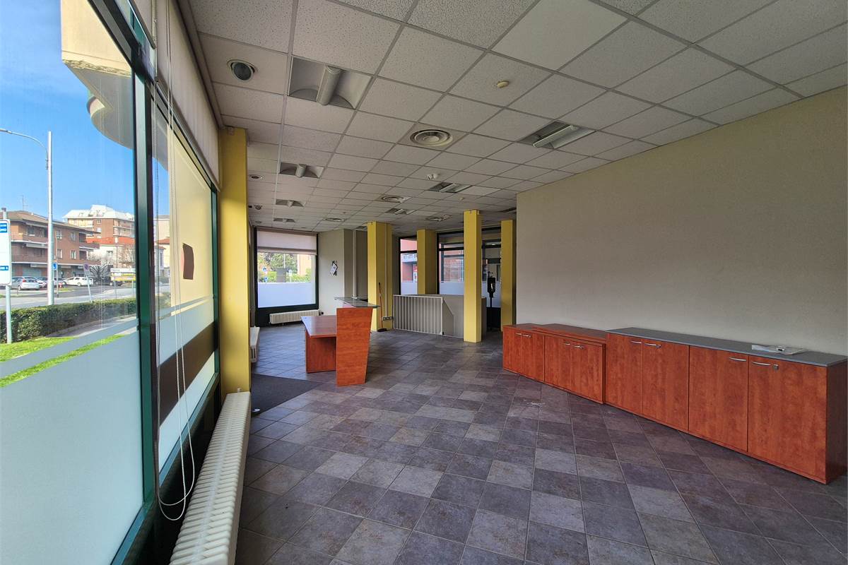 Interessante negozio in vendita a Villa guardia