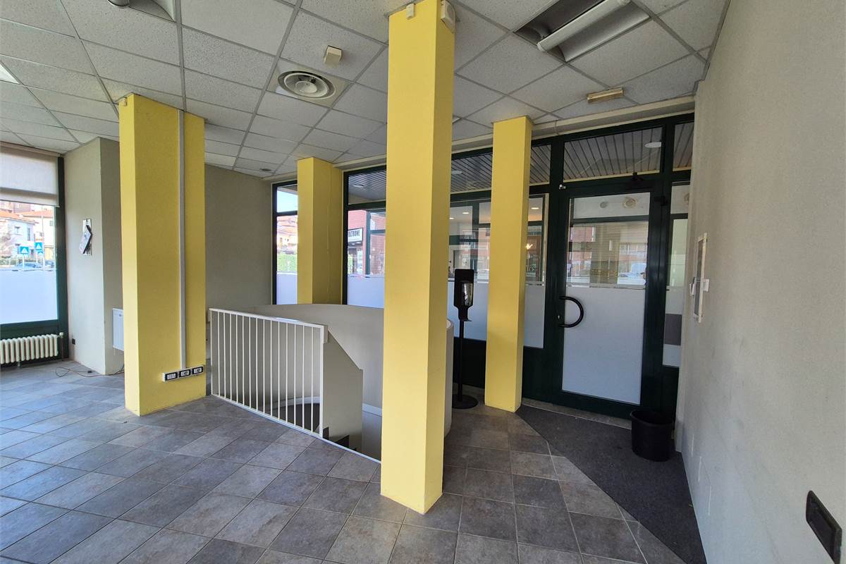Interessante negozio in vendita a Villa guardia
