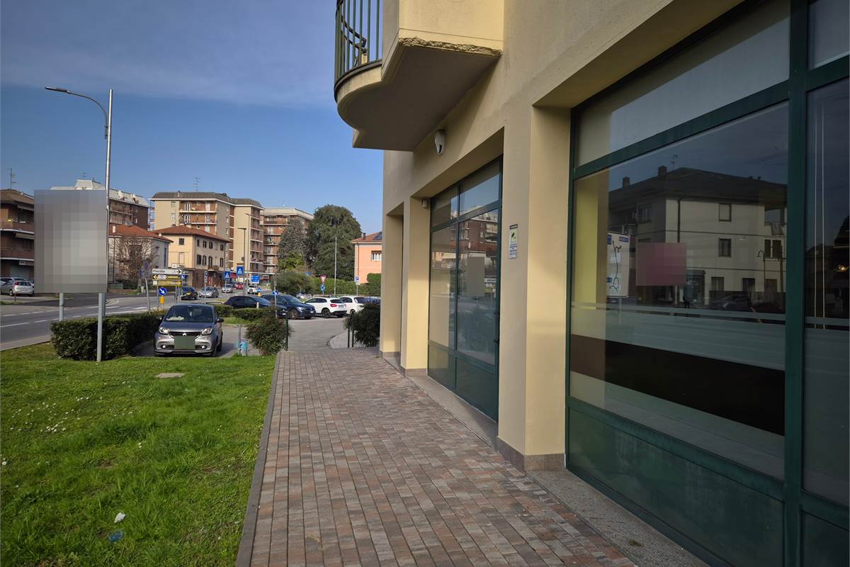 Interessante negozio in vendita a Villa guardia