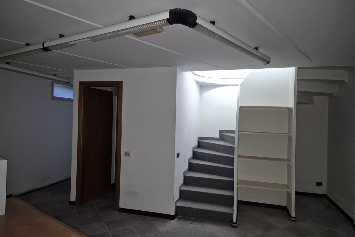 Interessante negozio in vendita a Villa guardia