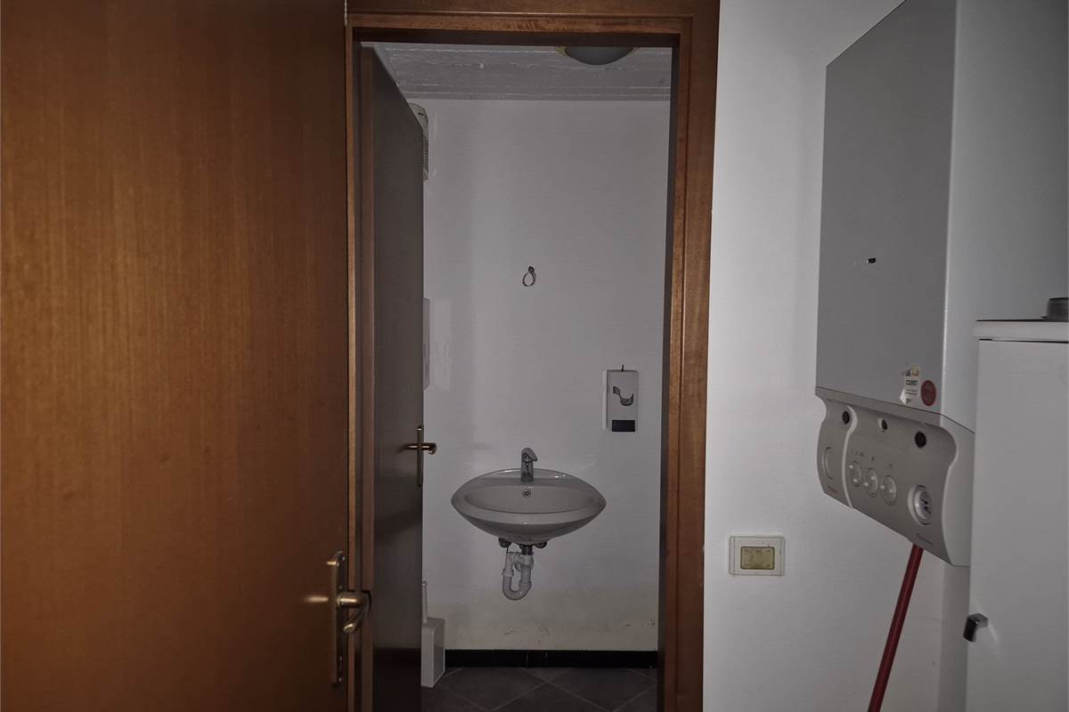 Interessante negozio in vendita a Villa guardia
