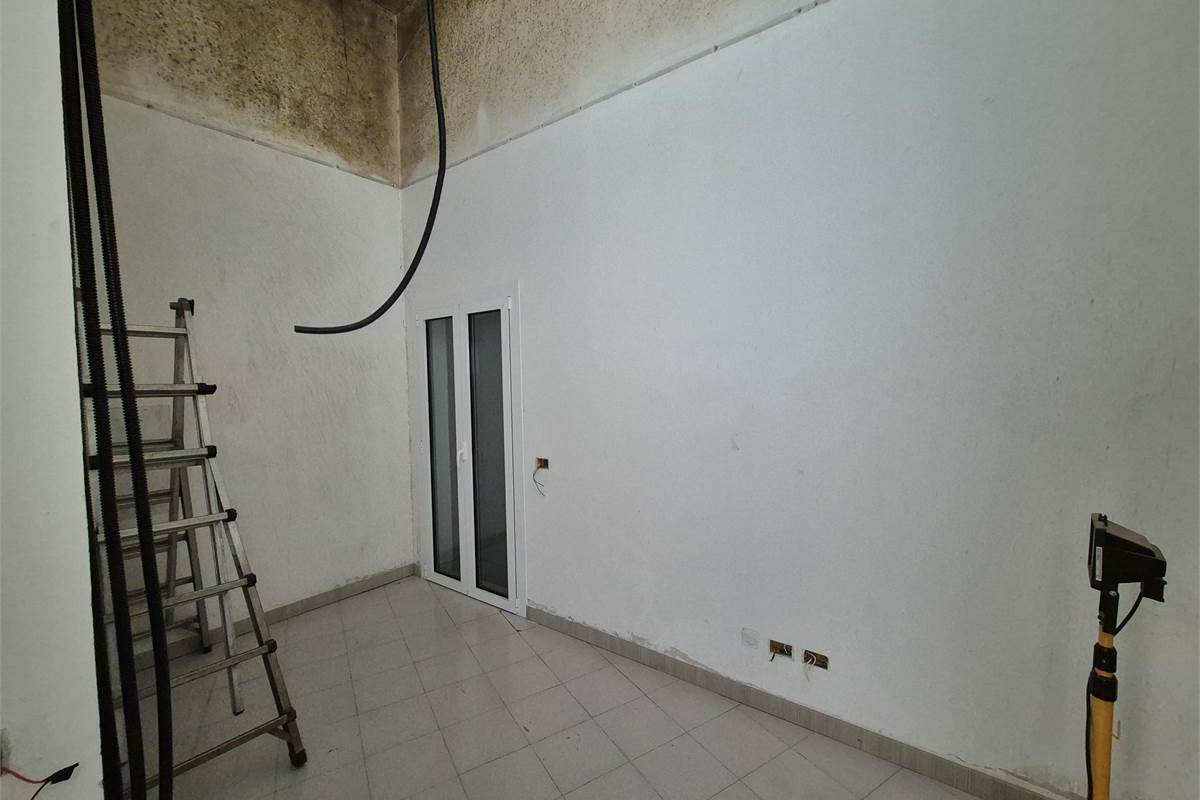 Vendesi ufficio completamente ristrutturato