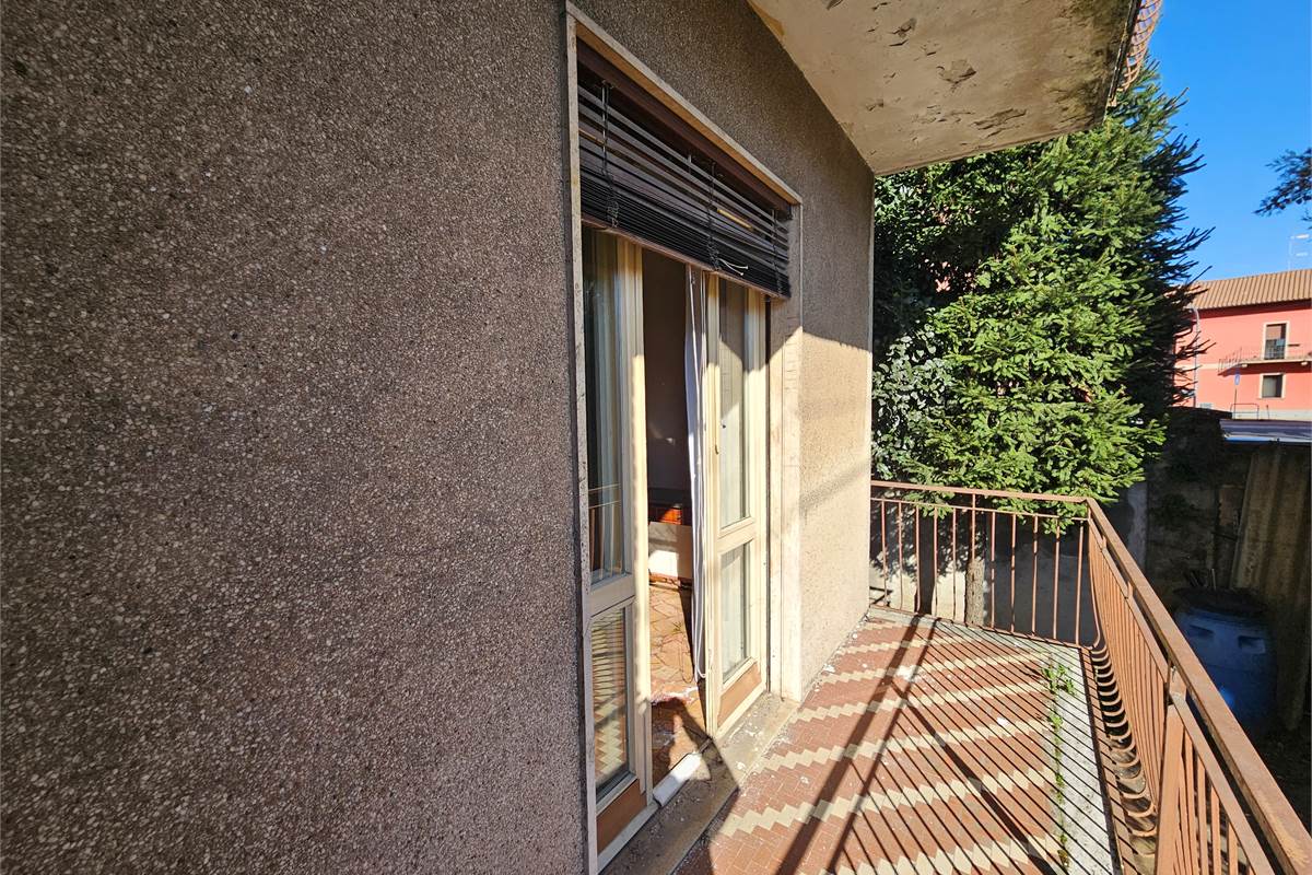 Ampia villa con due appartamenti a Uboldo 