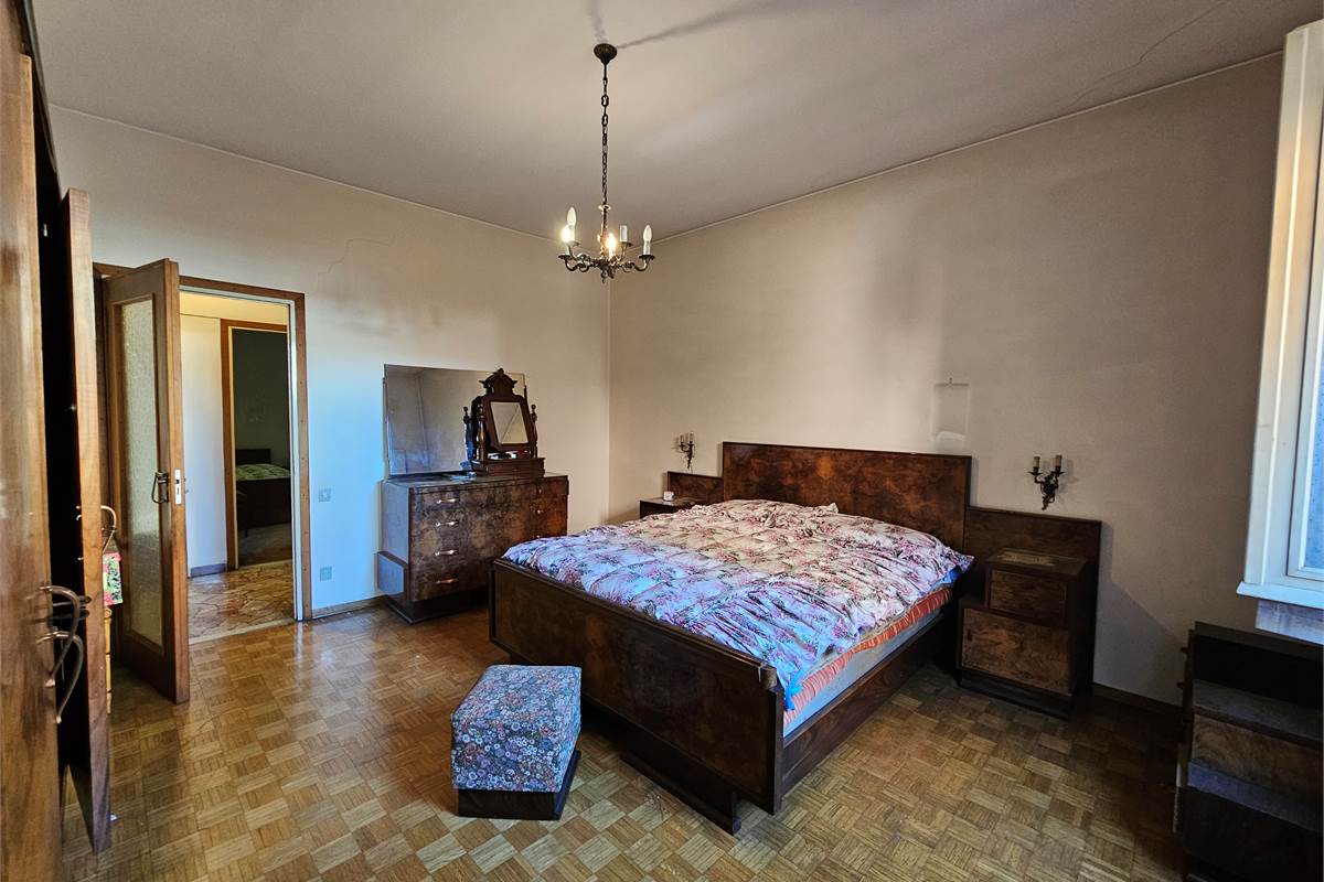 Ampia villa con due appartamenti a Uboldo 