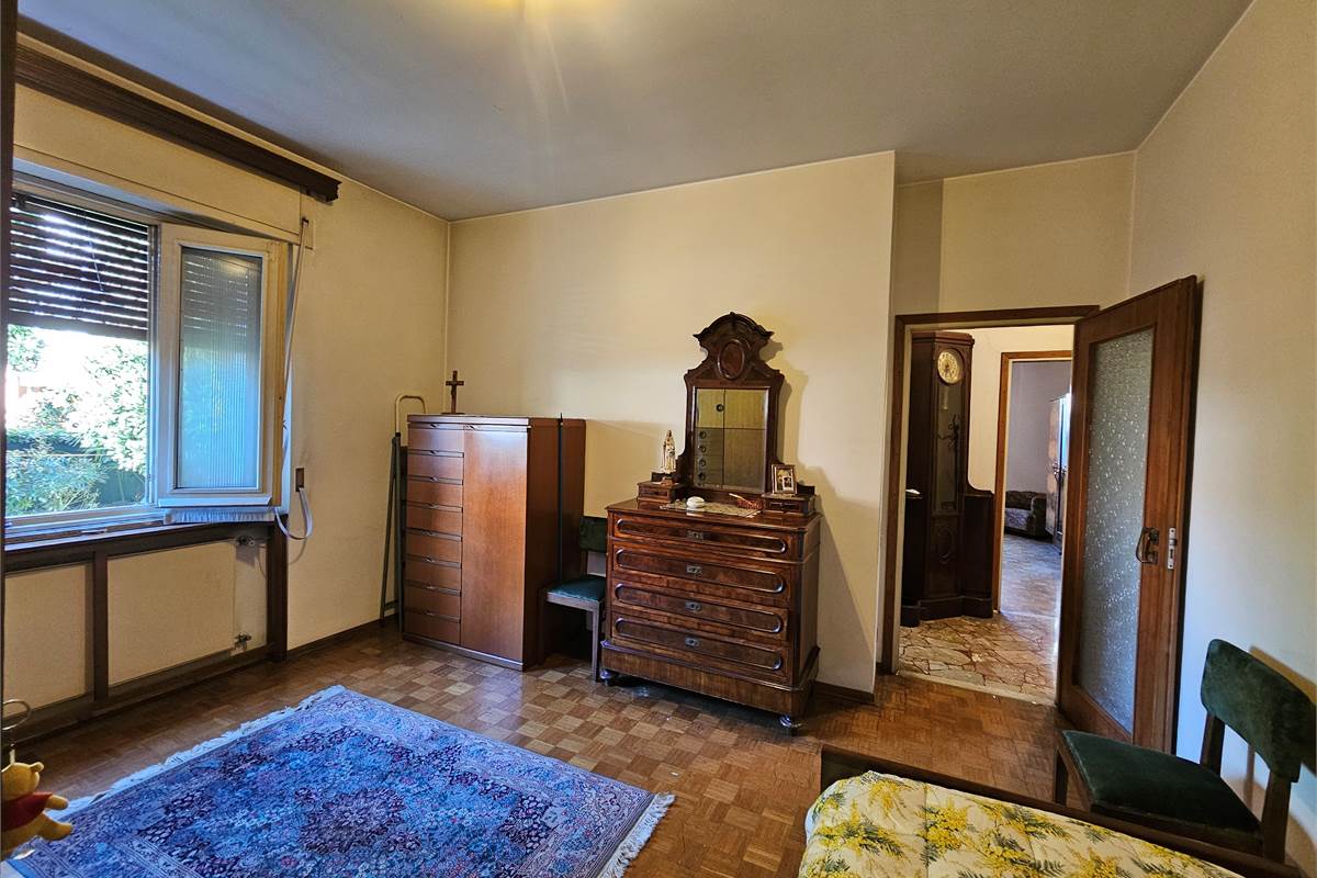 Ampia villa con due appartamenti a Uboldo 