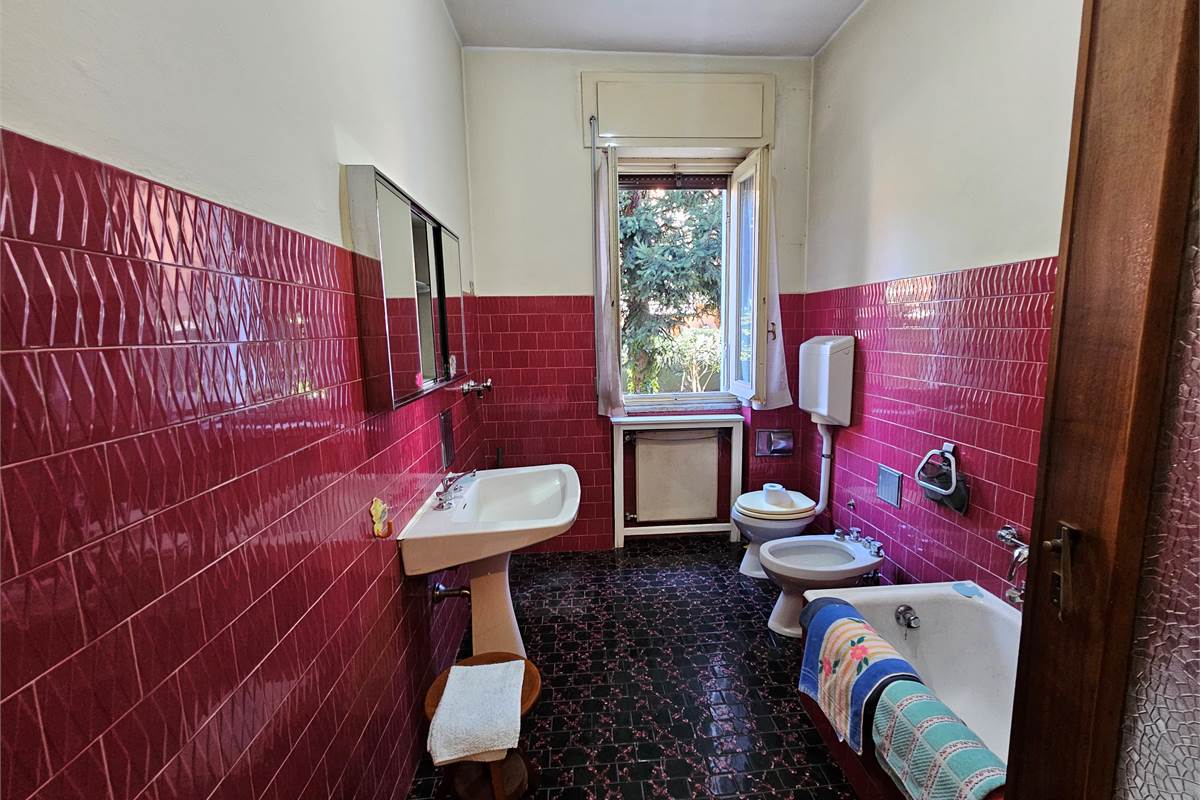 Ampia villa con due appartamenti a Uboldo 