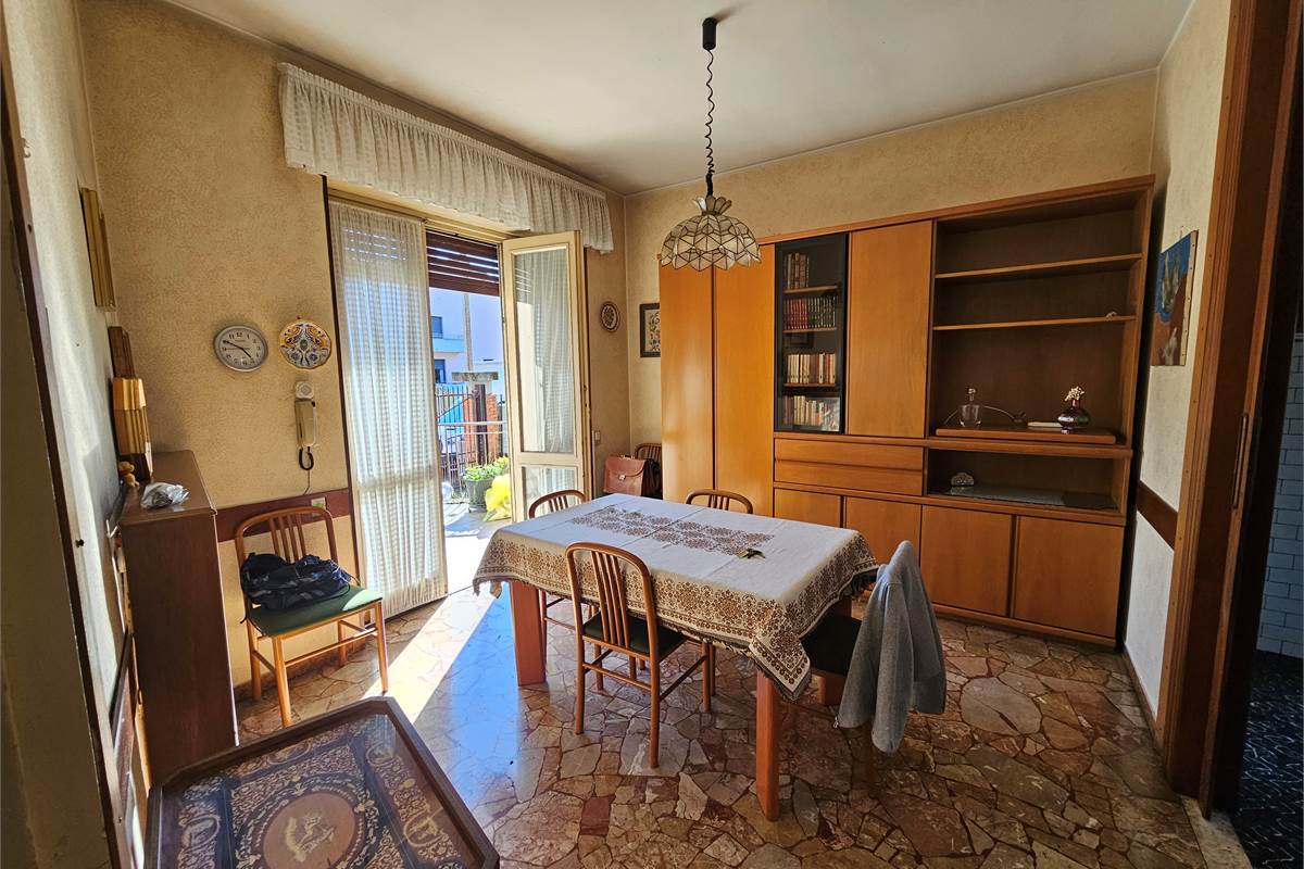 Ampia villa con due appartamenti a Uboldo 