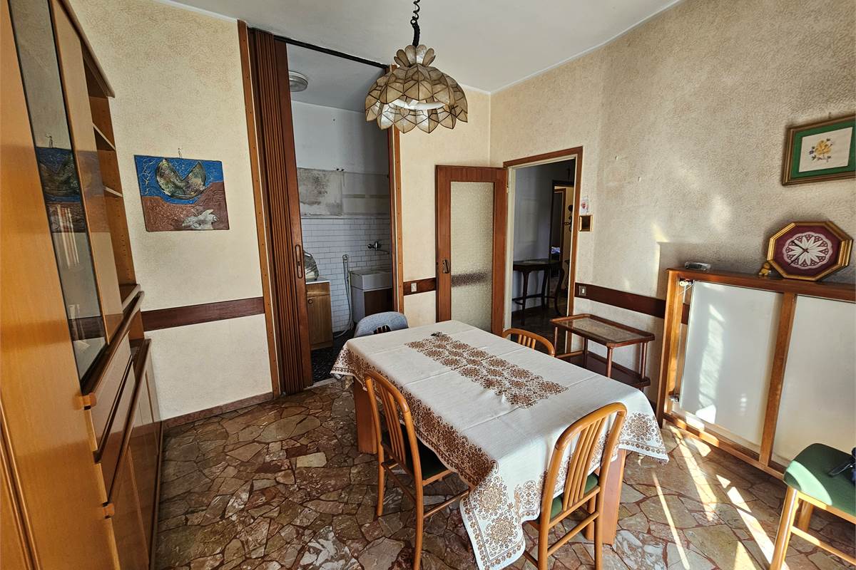 Ampia villa con due appartamenti a Uboldo 