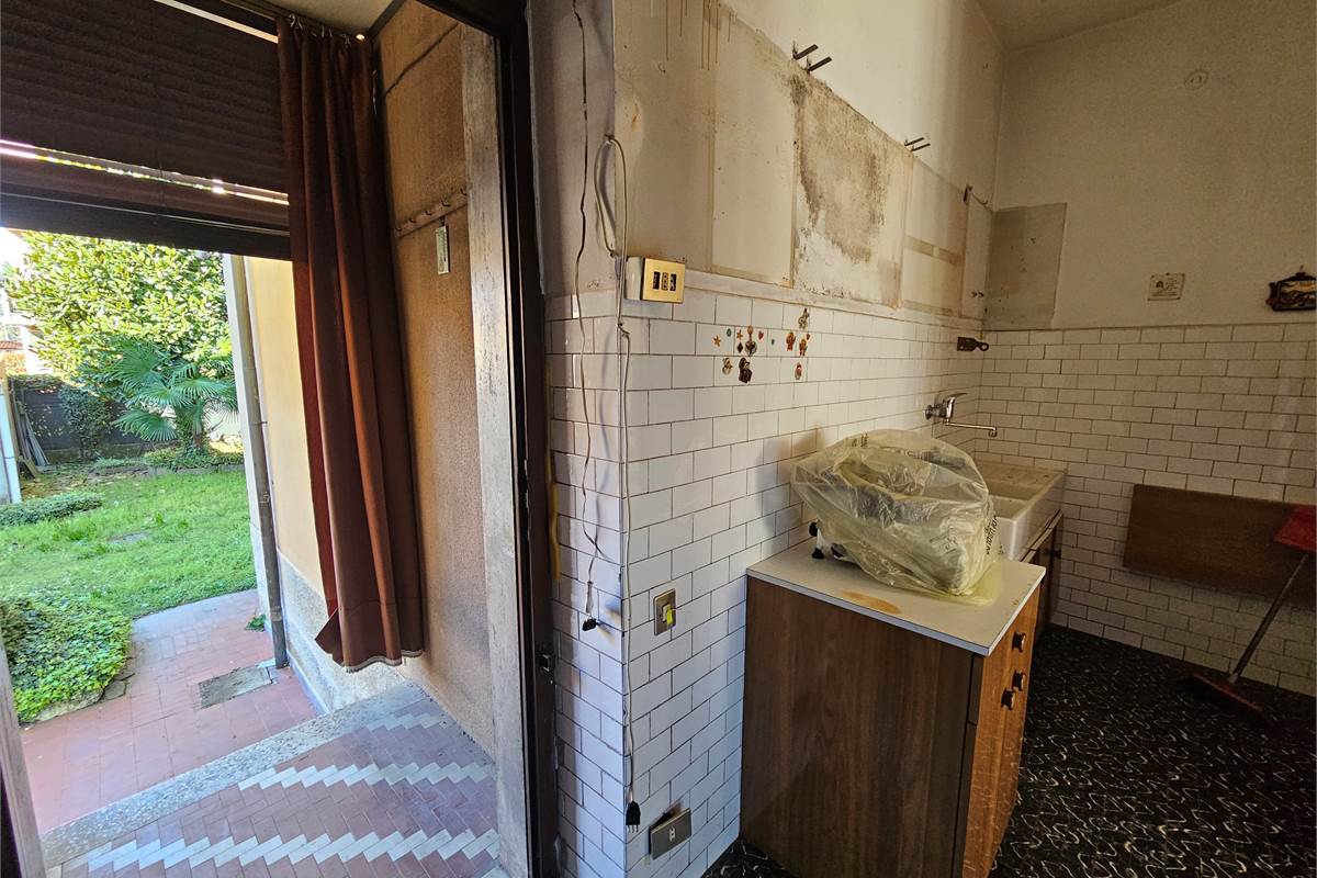 Ampia villa con due appartamenti a Uboldo 