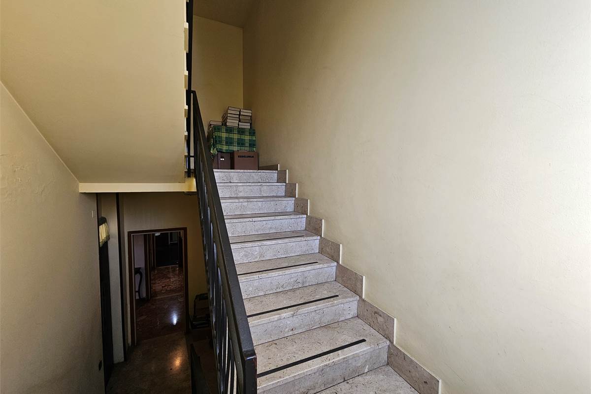 Ampia villa con due appartamenti a Uboldo 