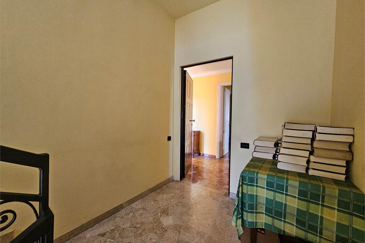 Ampia villa con due appartamenti a Uboldo 
