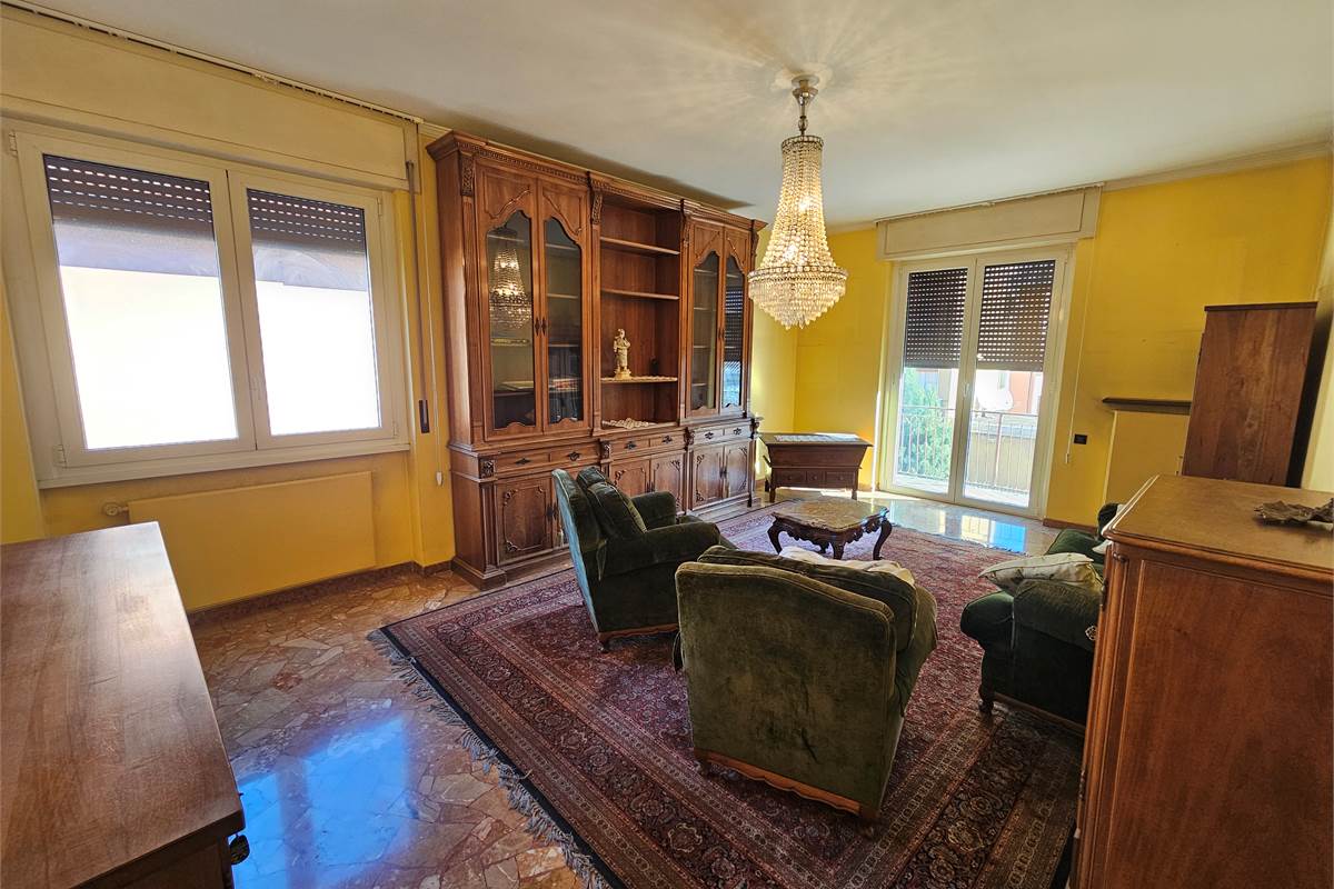 Ampia villa con due appartamenti a Uboldo 