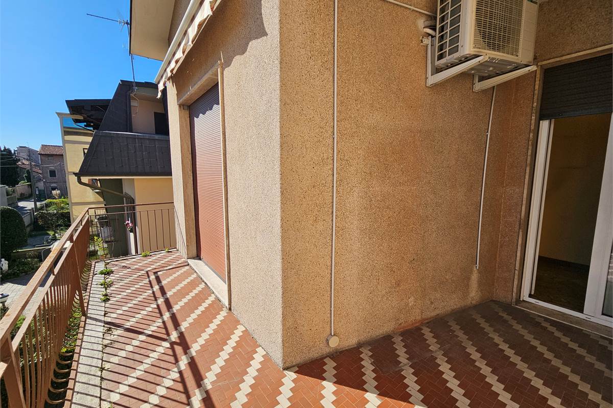 Ampia villa con due appartamenti a Uboldo 