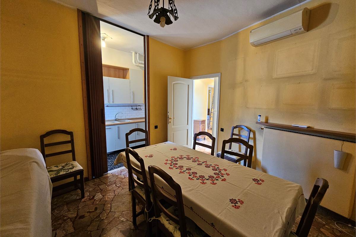 Ampia villa con due appartamenti a Uboldo 
