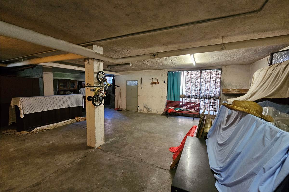 Ampia villa con due appartamenti a Uboldo 