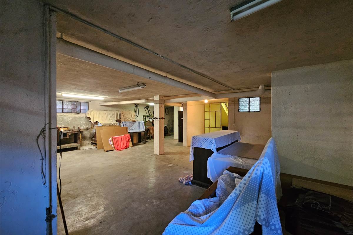 Ampia villa con due appartamenti a Uboldo 