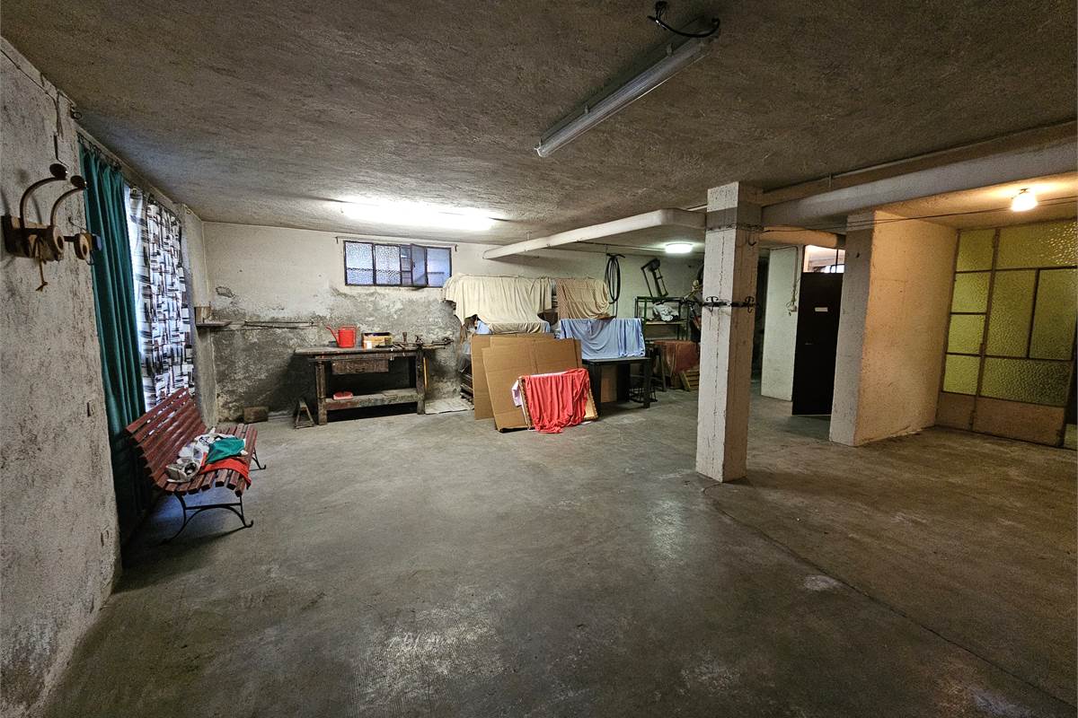 Ampia villa con due appartamenti a Uboldo 
