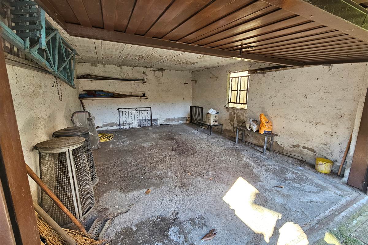 Ampia villa con due appartamenti a Uboldo 
